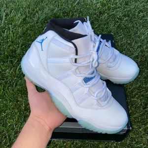 Jordan 11 Retro Legend Blue